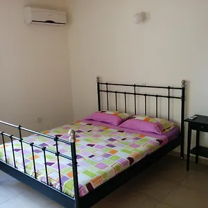 Lakis Court アパート ラルナカ